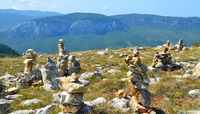 Каменные стражи на горе Бойко