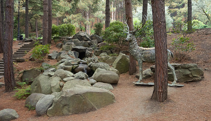 Скульптура оленя в парке Айвазовское