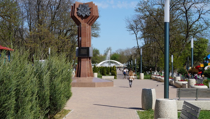 Комсомольский парк на берегу Керченской бухты
