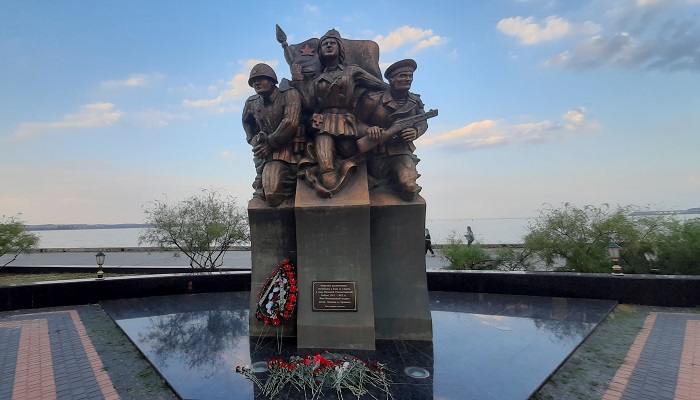 Памятник Морским десантникам в Керчи