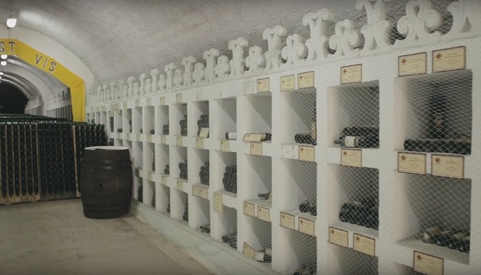 Фото Коллекция вина в новосветских подвалах