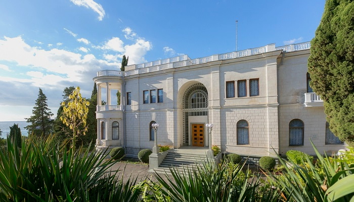 Современный дворец Суук-Су в Крыму