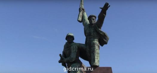 Фото Памятник матросу и солдату