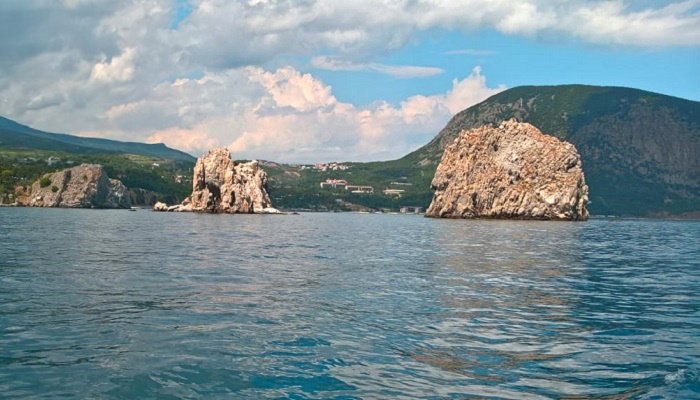 Скалы Адалары в Крыму
