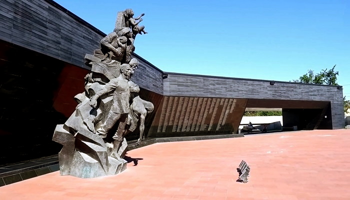 Памятник жертвам концлагеря Красный в Симферополе