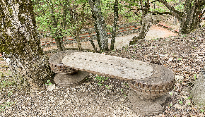В саду Косьмо-Дамиановского монастыря