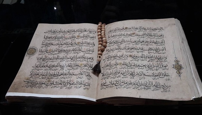 Фото Рукописный Коран в музее Бахчисарая