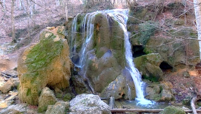 Водопад Серебряные струи Большой каньон Крым
