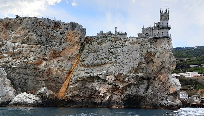 Замок Ласточкино гнездо на Аврориной скале