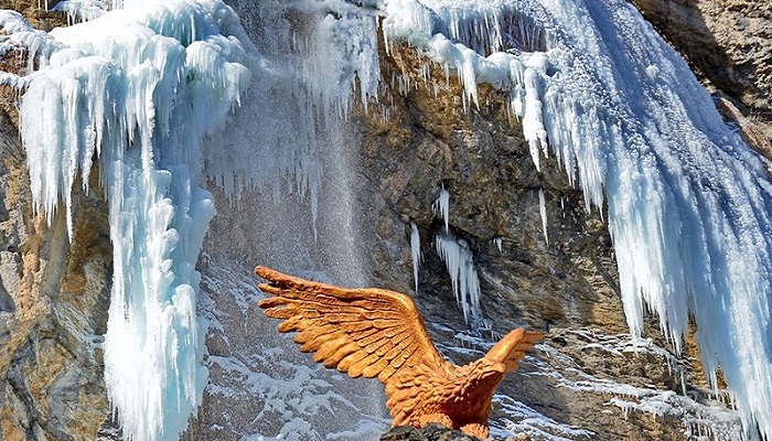 фото замерзший водопад 