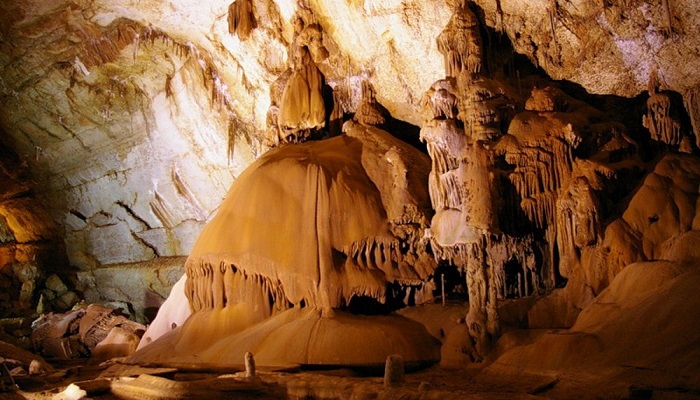 Фото Протяженность Мраморной пещеры 2 км