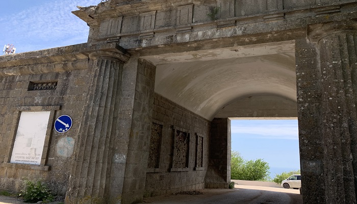Байдарские ворота на старом севастопольском шоссе