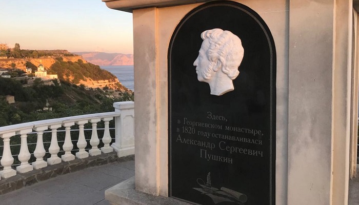 Памятник Пушкину на Фиоленте Севастополь