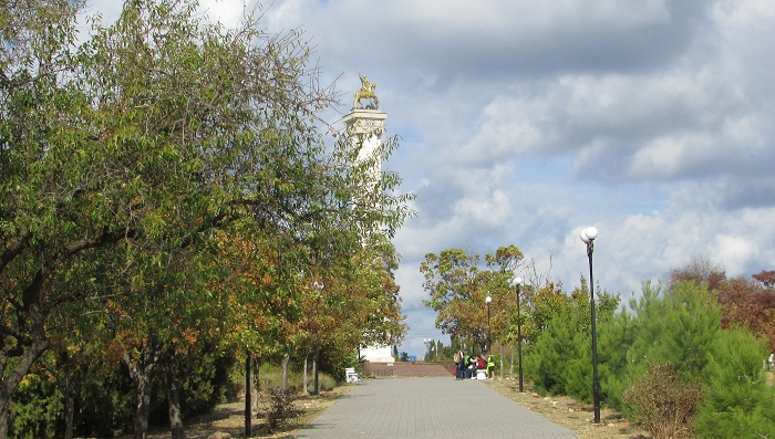 фото памятник Георгию Победоносцу в парке Победы Севастополь