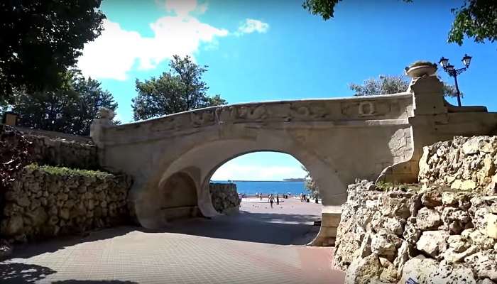 Мост влюбленных в Севастополе