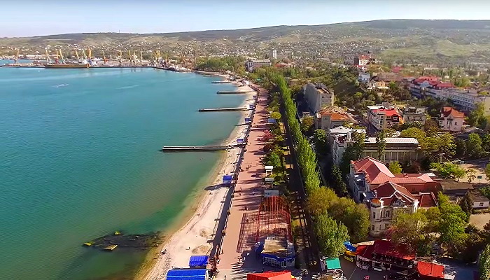 Набережная Феодосии (Крым): фото с описанием, расположение на карте, пляжи, рестораны, кафе, отели.