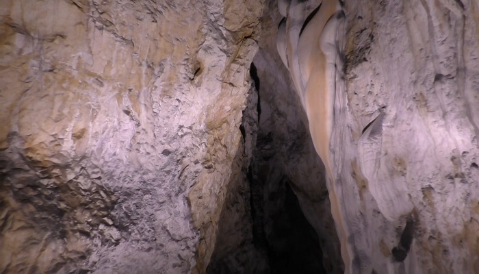 Что посмотреть в Крыму пещера Эмине-Баир-Коба