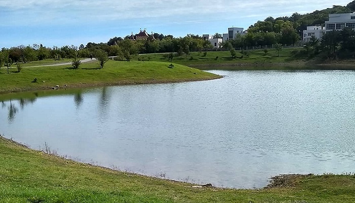 Могабинское озеро близ Ялты