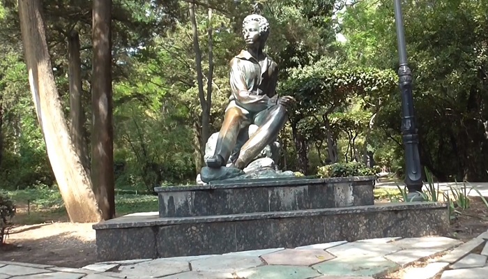 Памятник Пушкину Гурзуфский парк в Крыму