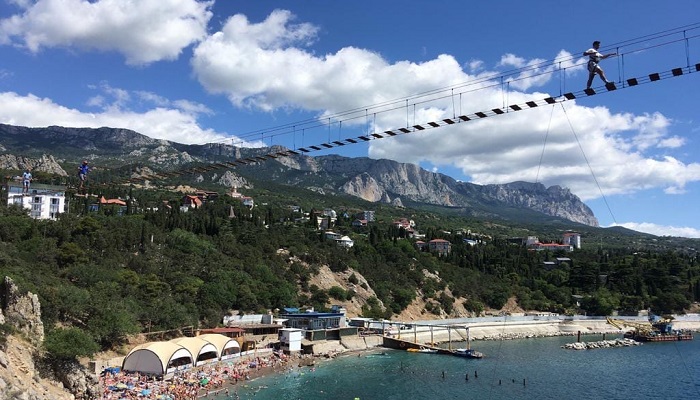 Подвесной мост на скалу Дива в Крыму