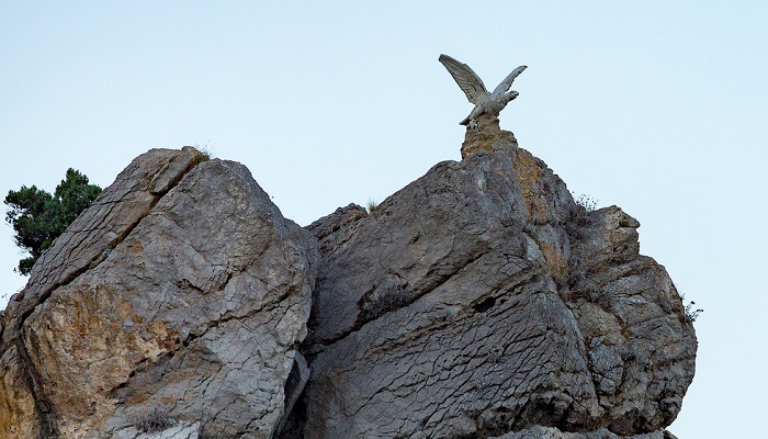 Скульптура орла мыс Ай-Тодор Крым
